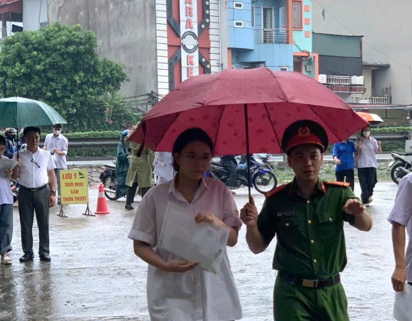 Công an xã Mao Điền bảo vệ tuyệt đối an toàn Kỳ thi tốt nghiệp THPT năm 2026